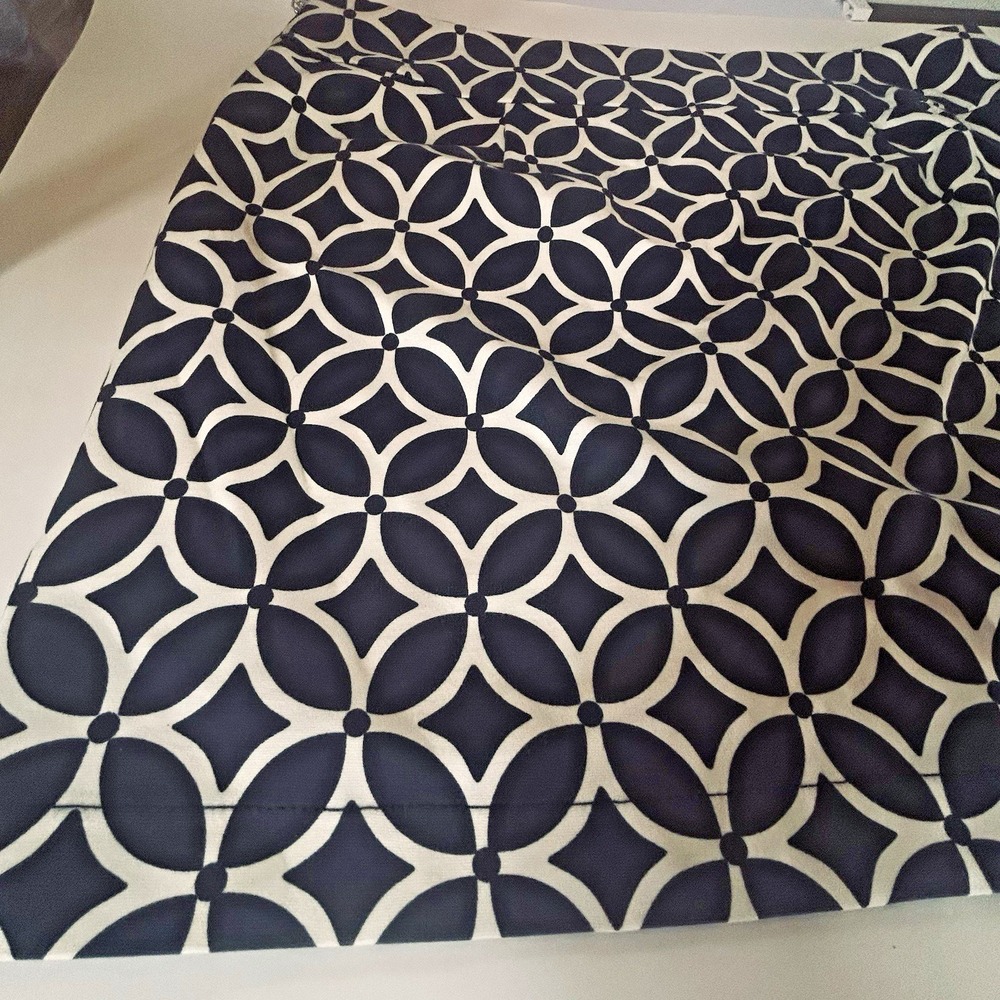 BANANA REPUBLIC Geometric Navy & White Stretch Midi Pencil Skirt Size 12 - Picture 3 of 7